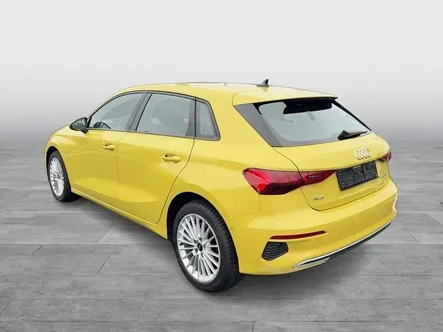 Gebraucht Audi A3 Advanced 110 PS (80 kW) 2023 Gelb Limousine