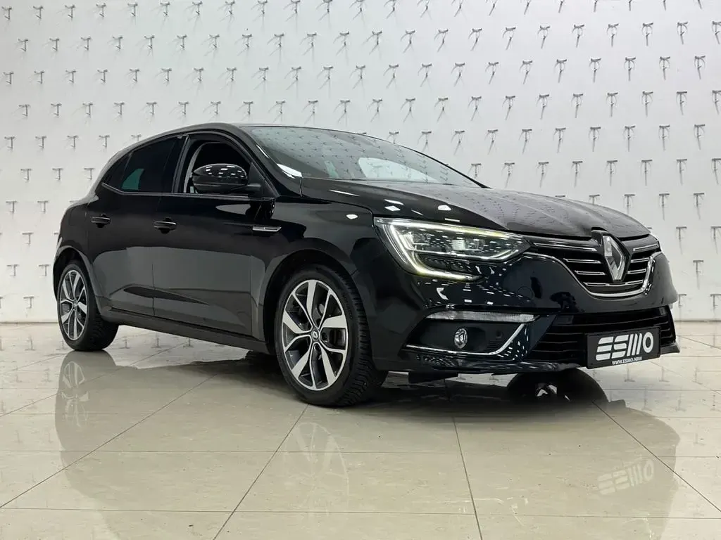 Gebraucht Renault Mégane IV Intens 132 PS (97 kW) 2017 Schwarz Limousine
