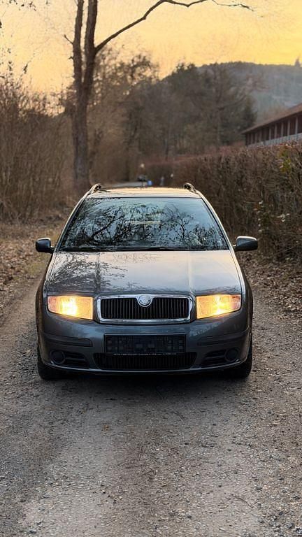 Gebraucht Skoda Fabia Ambiente 75 PS (55 kW) 2005 Grau Kombi