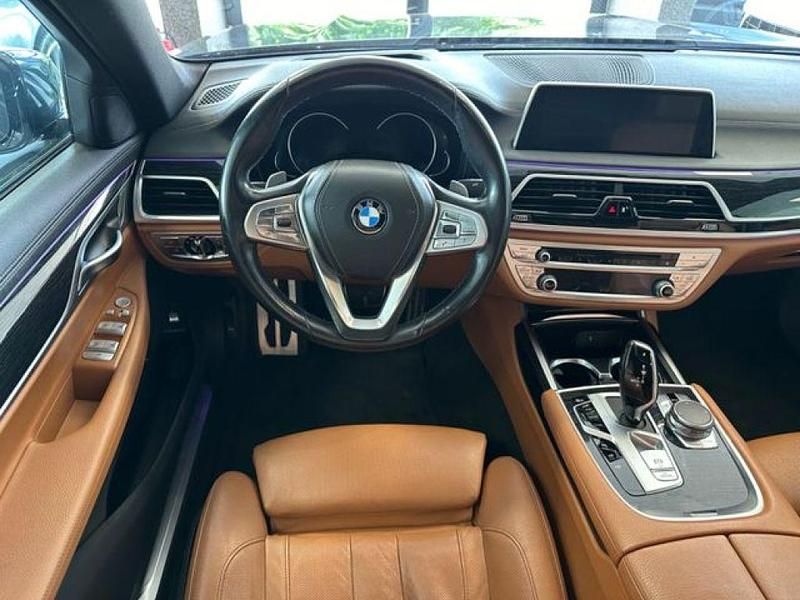 Gebraucht BMW 740 320 PS (235 kW) 2018 Singapur grau metallic (metallic) Limousine