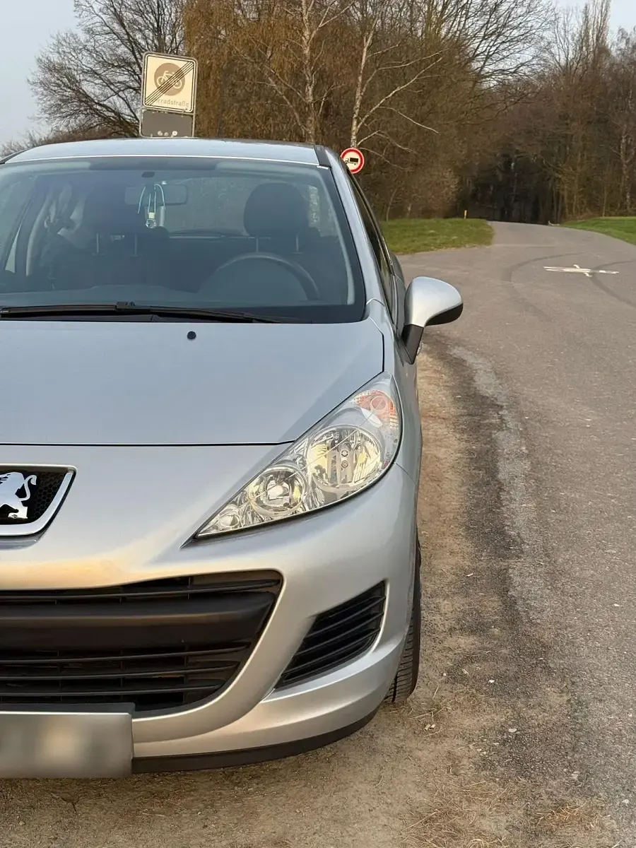 Gebraucht Peugeot 207 73 PS (53 kW) 2010 Grau Limousine