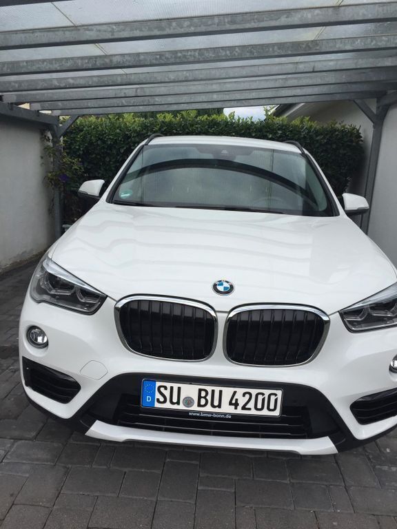 Weiß Gebraucht 2018 BMW X1 Sport Line SUV | 18.800 € (Superpreis) - Bild 1/4