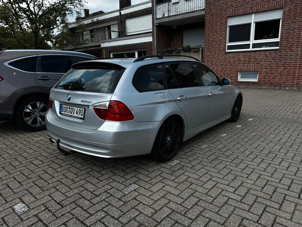 Gebraucht BMW 320 170 PS (125 kW) 2007 Silber Kombi