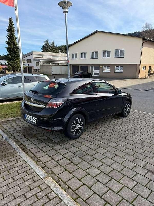 Schwarz Gebraucht 2009 Opel Astra GTC Edition Limousine | 1.699 € (Guter Preis) - Bild 1/4