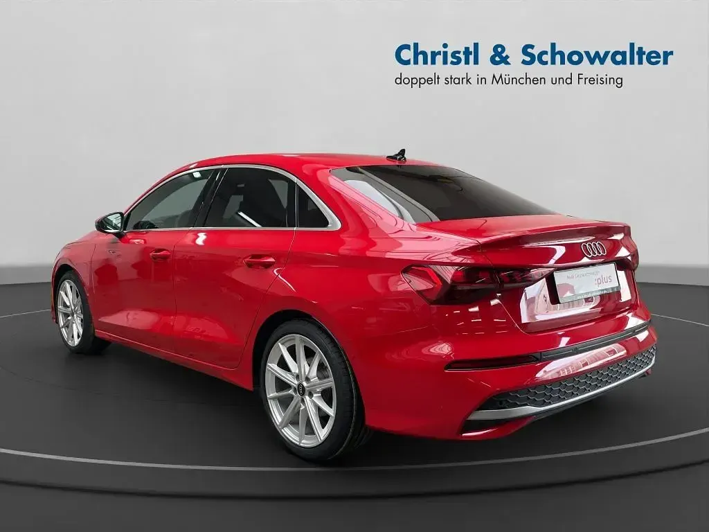 Używany Audi A3 Advanced 150 KM (110 kW) 2025 Czerwony Sedan/Limuzyna