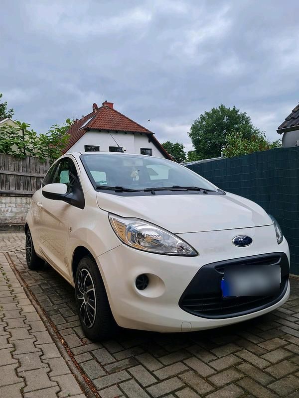 Gebraucht Ford Ka Trend 69 PS (50 kW) 2014 Weiß Kleinwagen