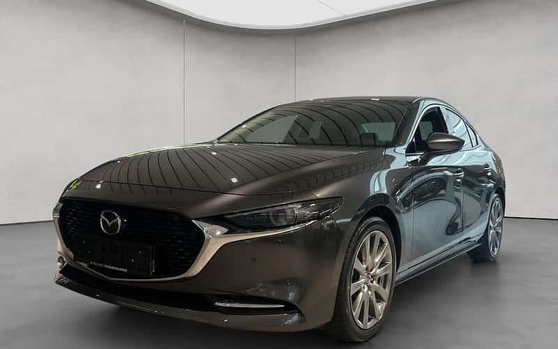 Grau Neu 2025 Mazda 3 Takumi-Line Limousine | 40.740 € - Bild 1/4