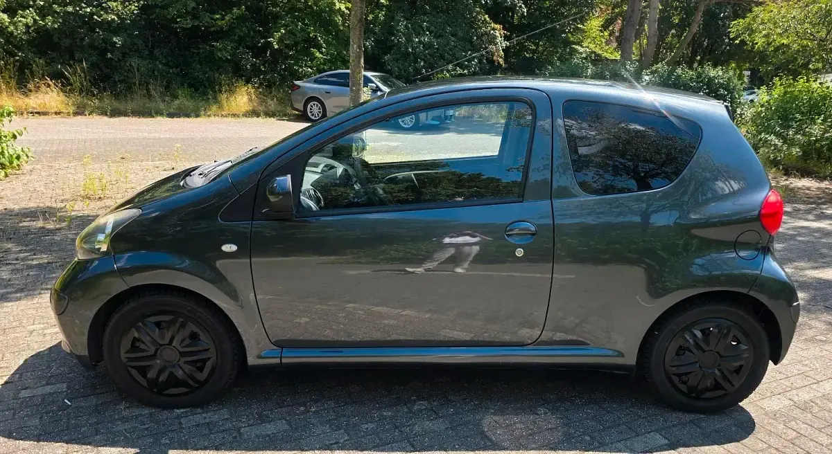 Gebraucht Toyota Aygo 68 PS (50 kW) 2008 Grau Kleinwagen