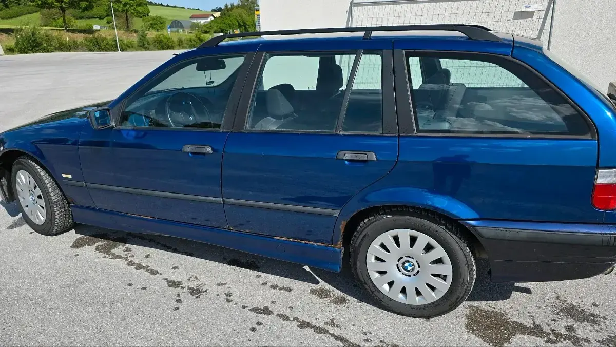 Gebraucht BMW 316 102 PS (75 kW) 1998 Blau Kombi