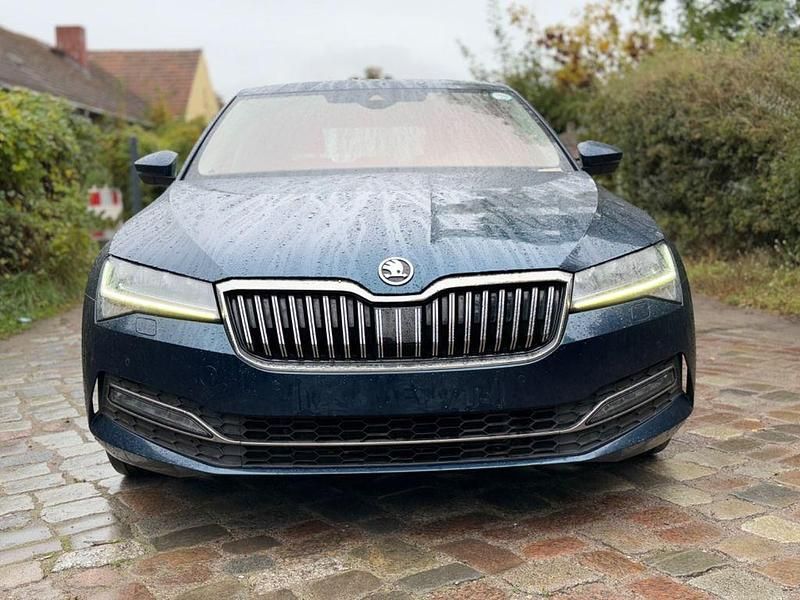Gebraucht Skoda Superb Style 120 PS (88 kW) 2019 Blau Limousine