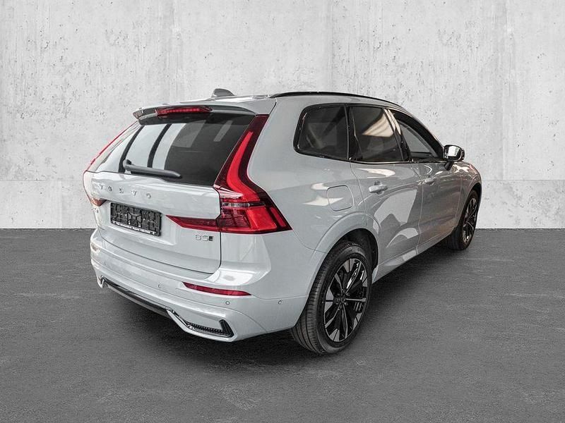 Neu Volvo XC60 Plus 250 PS (183 kW) 2025 Grau SUV