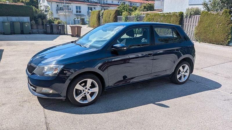 Blau Gebraucht 2016 Skoda Fabia Ambition Kleinwagen | 6.300 € (Guter Preis) - Bild 1/4