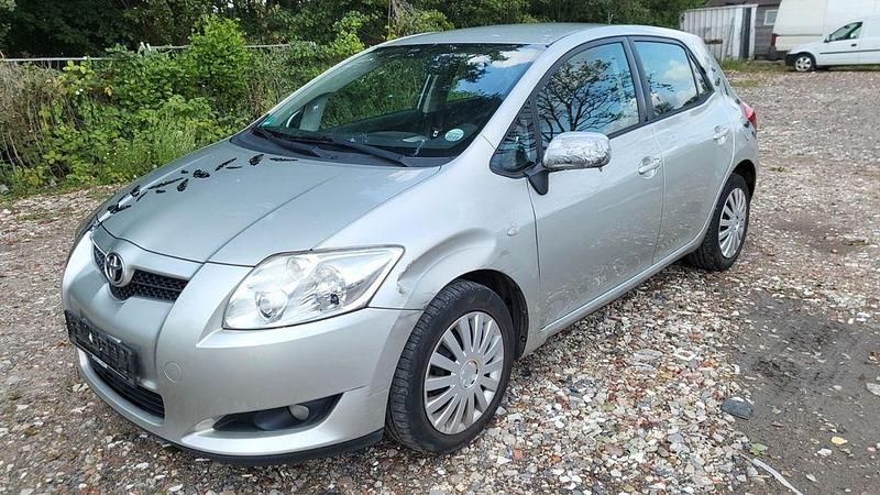 Silber Gebraucht 2008 Toyota Auris Sol Limousine | 2.599 € (Guter Preis) - Bild 1/4
