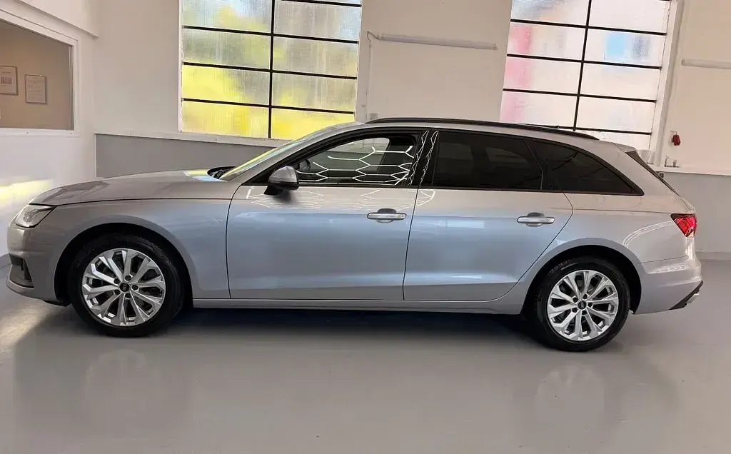 Gebraucht Audi A4 Sport 163 PS (119 kW) 2023 Silber Limousine