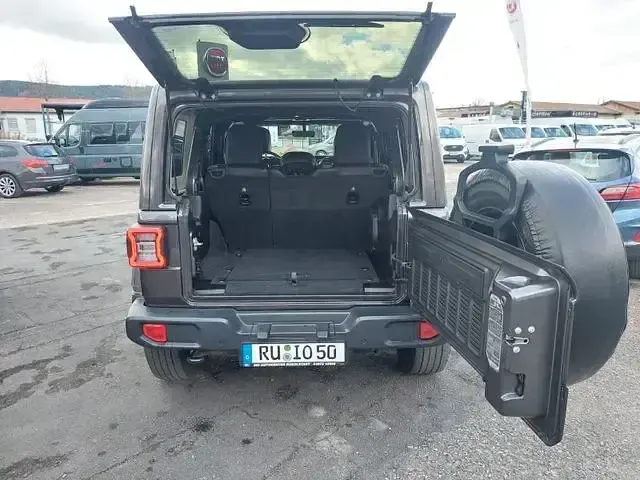 Gebraucht Jeep Wrangler Unlimited Sahara 200 PS (147 kW) 2019 Grau SUV