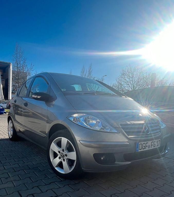 Grau Gebraucht 2006 Mercedes A150 Classic Van / Kleinbus | 3.200 € (Fairer Preis) - Bild 1/4