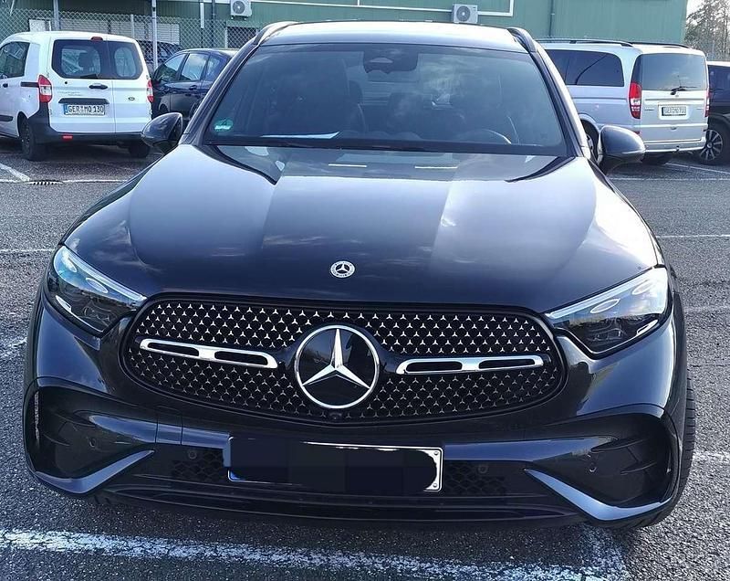 Schwarz Gebraucht 2024 Mercedes GLC300 AMG SUV | 57.800 € (Guter Preis) - Bild 1/4