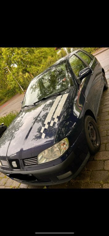 Blau Gebraucht 2000 Seat Ibiza Limousine | 735 € (Guter Preis) - Bild 1/3