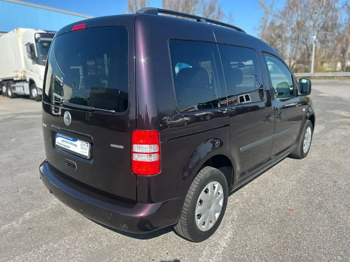 Gebraucht VW Caddy 109 PS (80 kW) 2011 Violet Van / Kleinbus