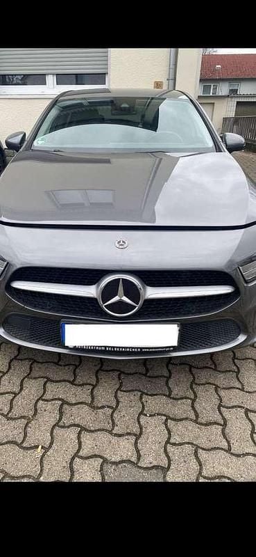 Gebraucht Mercedes A200 163 PS (119 kW) 2018 Grau Limousine