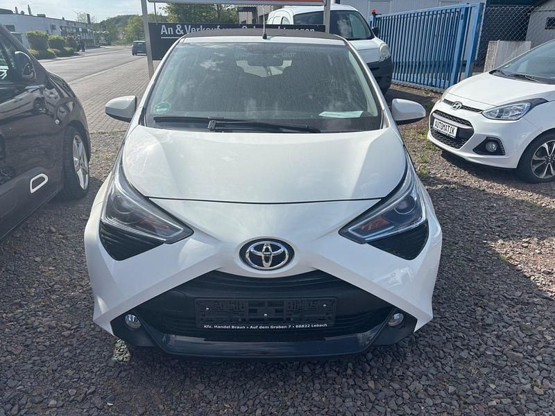 Gebraucht Toyota Aygo 72 PS (52 kW) 2018 Weiß Kleinwagen