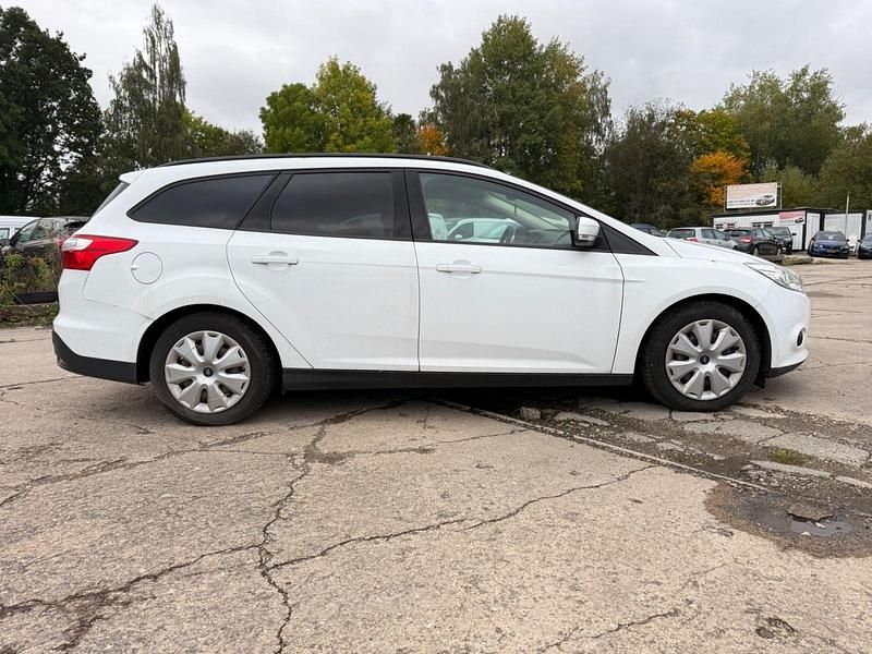 Gebraucht Ford Focus Trend 116 PS (85 kW) 2014 Weiß Kombi