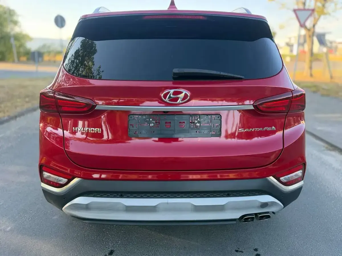 Gebraucht Hyundai Santa Fe Premium 150 PS (110 kW) 2019 Horizon red / mic SUV