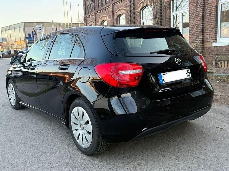 Gebraucht Mercedes A180 122 PS (89 kW) 2014 Schwarz Limousine