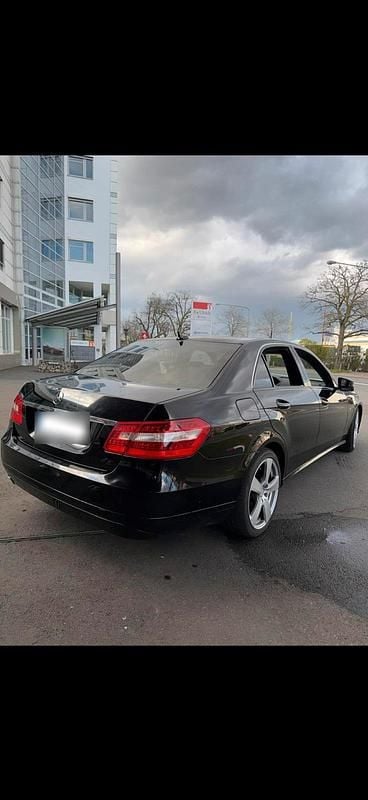 Gebraucht Mercedes E250 204 PS (150 kW) 2010 Schwarz Limousine