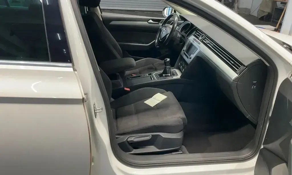 Gebraucht VW Passat Comfortline 150 PS (110 kW) 2015 Weiß Limousine