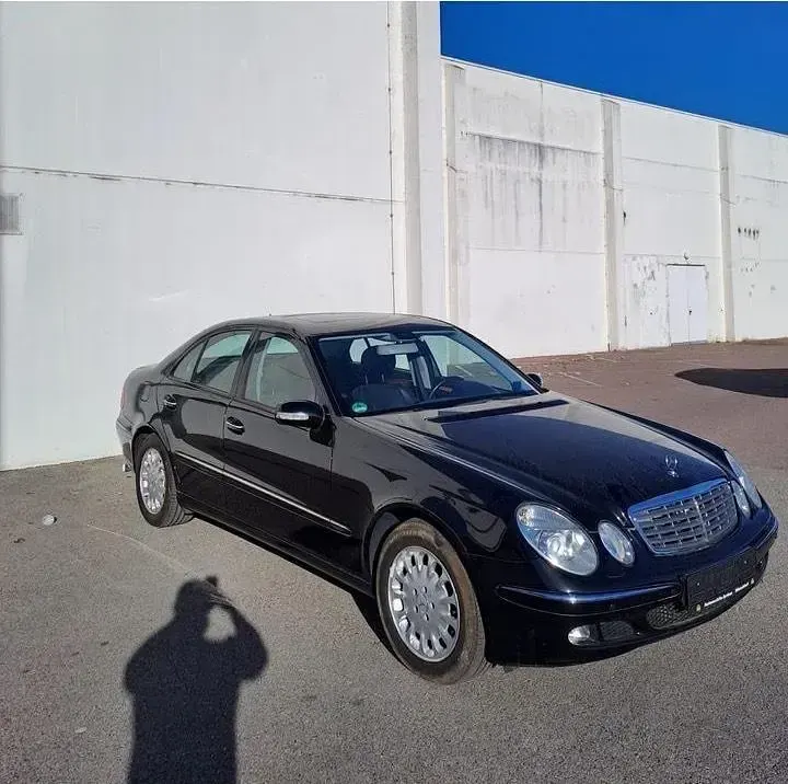 Gebraucht Mercedes E280 Elegance 190 PS (139 kW) 2005 Schwarz Limousine