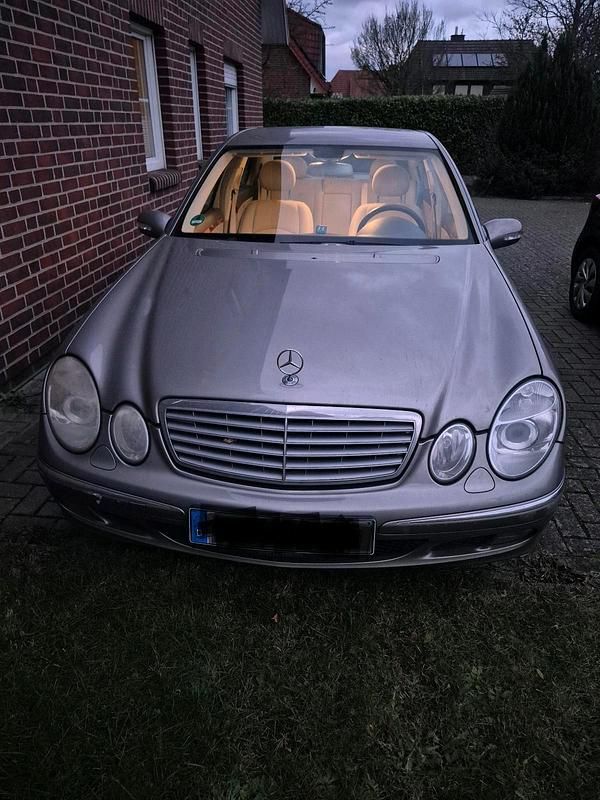 Grau Gebraucht 2004 Mercedes E280 Limousine | 3.500 € (Guter Preis) - Bild 1/4