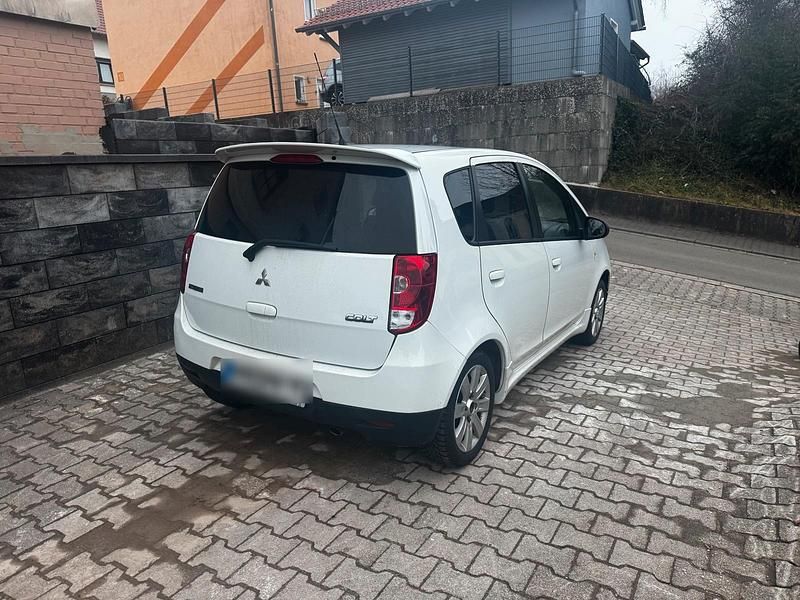 Gebraucht Mitsubishi Colt 95 PS (69 kW) 2012 Weiß Kleinwagen