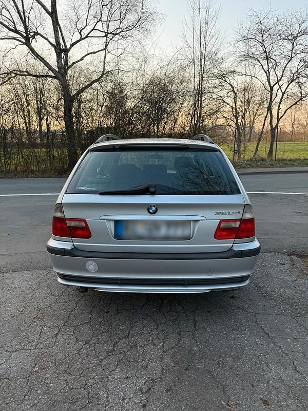 Gebraucht BMW 320 150 PS (110 kW) 2002 Silber Kombi