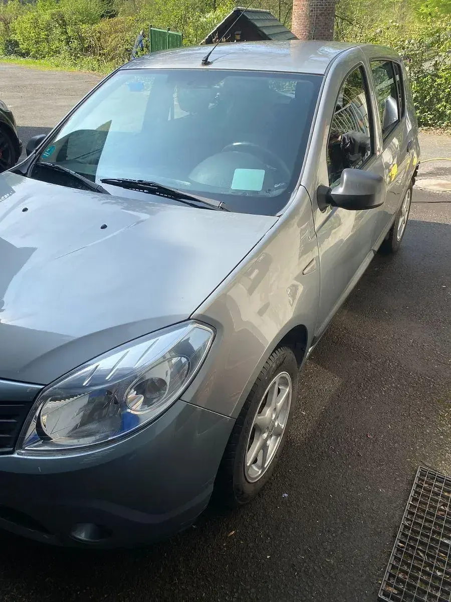 Second-hand Dacia Sandero 75 CP (55 kW) 2010 Gri Berlinǎ