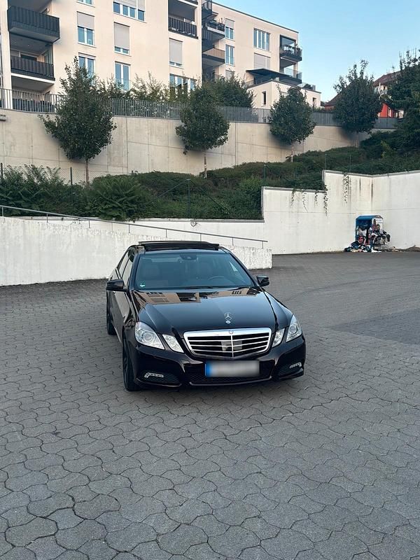 Gebraucht Mercedes E500 387 PS (284 kW) 2010 Limousine