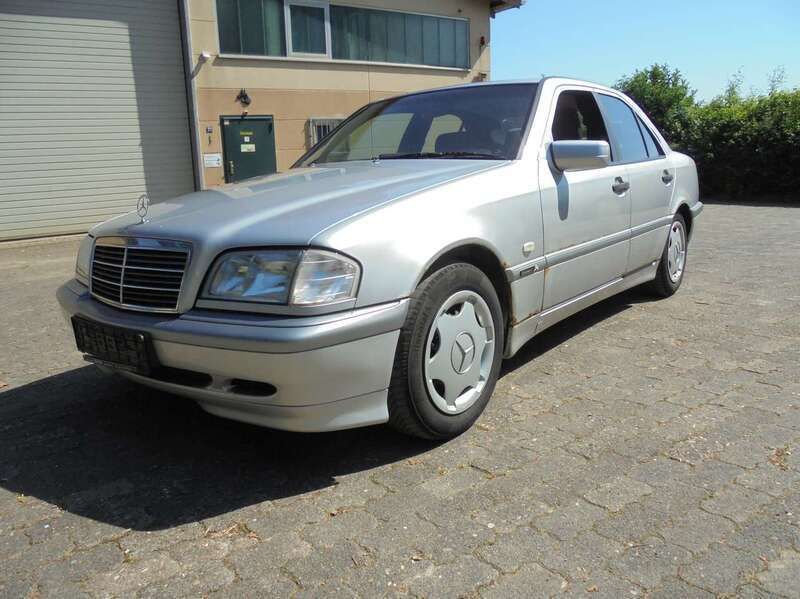 Silber Gebraucht 1998 Mercedes C180 Limousine | 2.200 € (Etwas zu teuer) - Bild 1/4
