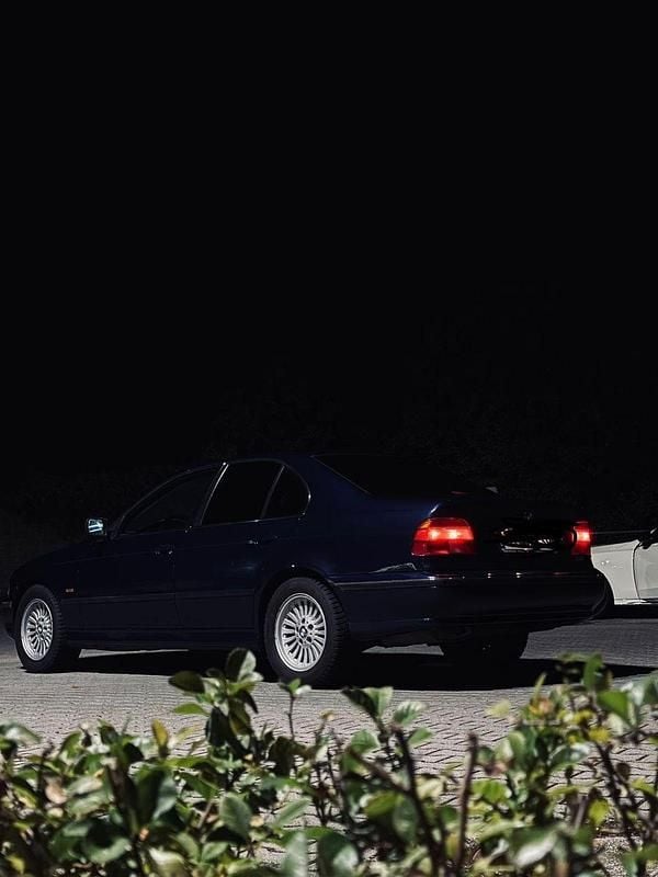 Gebraucht BMW 523 170 PS (125 kW) 1998 Blau Limousine