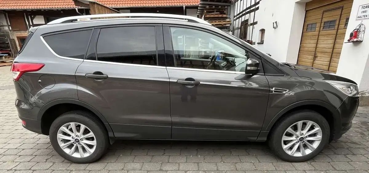 Gebraucht Ford Kuga Titanium 179 PS (131 kW) 2016 Grau SUV