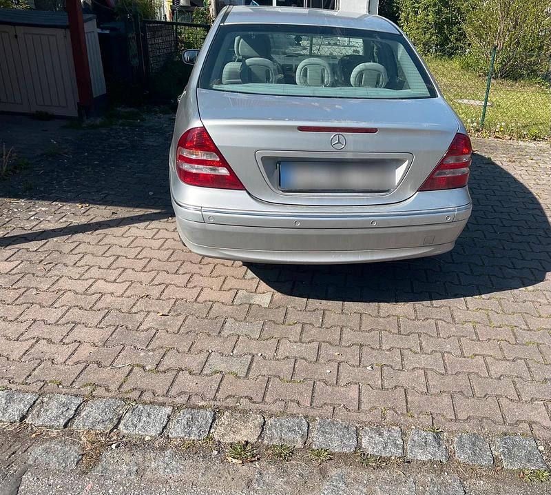Silber Gebraucht 2006 Mercedes C200 Limousine | 5.500 € (Etwas zu teuer) - Bild 1/4