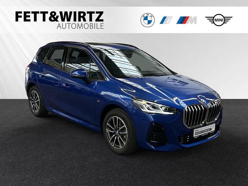 Portimao blau Gebraucht 2024 BMW 225 Active Tourer M Sport Van / Kleinbus | 41.800 € (Teuer) - Bild 1/2