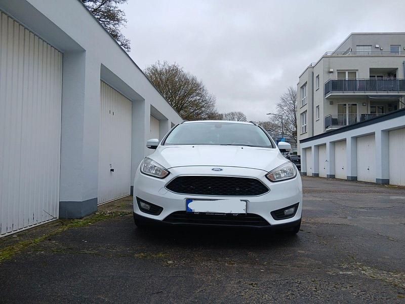 Gebraucht Ford Focus Trend 120 PS (88 kW) 2018 Weiß Kombi