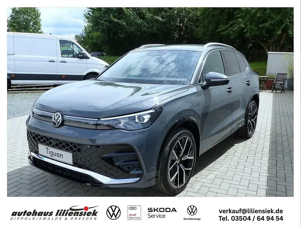 Gebraucht VW Tiguan R-line 150 PS (110 kW) 2025 Grau SUV