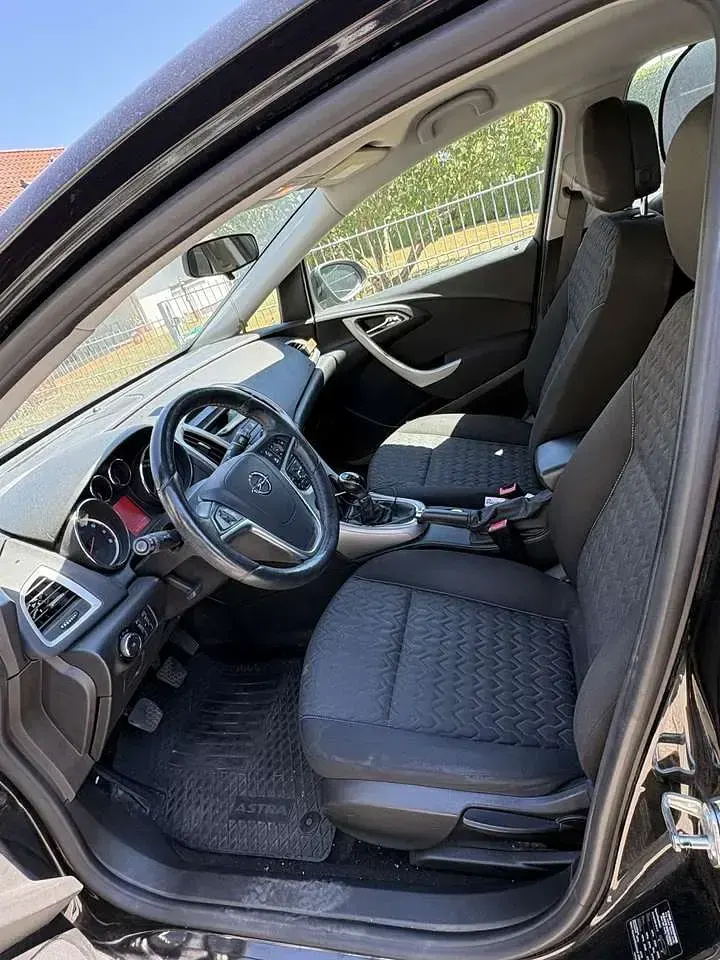 Gebraucht Opel Astra Active 140 PS (102 kW) 2013 Schwarz Kleinwagen