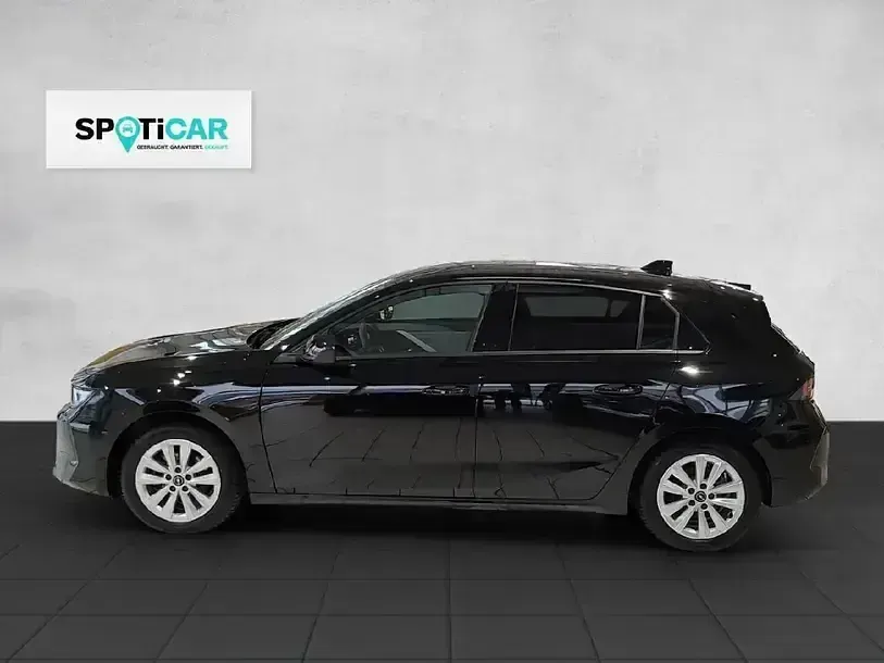 Używany Opel Astra Elegance 131 KM (96 kW) 2024 Czarny Sedan/Limuzyna