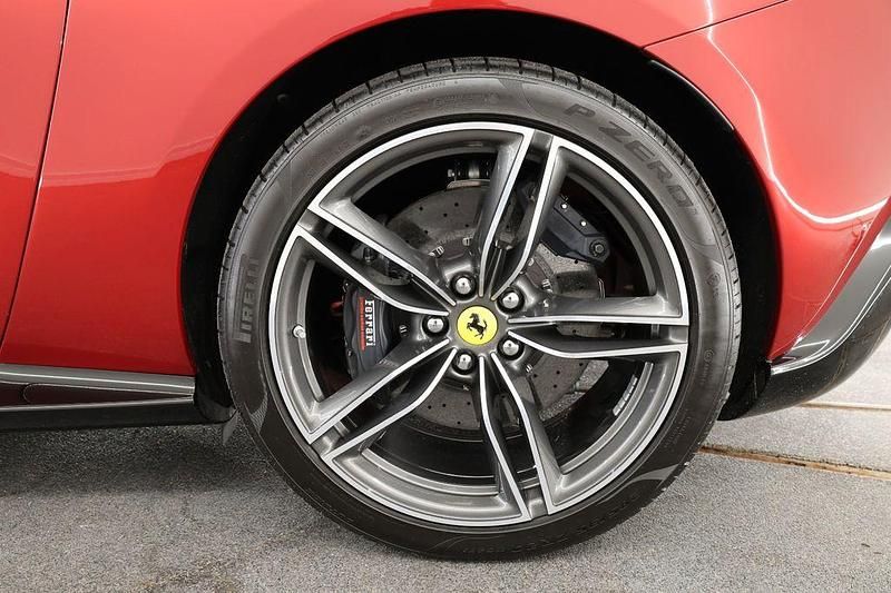 Gebraucht Ferrari Roma 620 PS (456 kW) 2024 Rot Cabrio