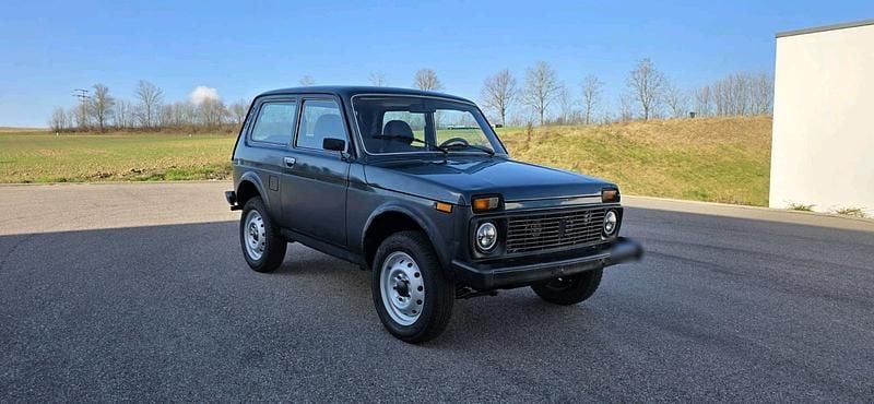 Gebraucht Lada niva 83 PS (61 kW) 2009 SUV