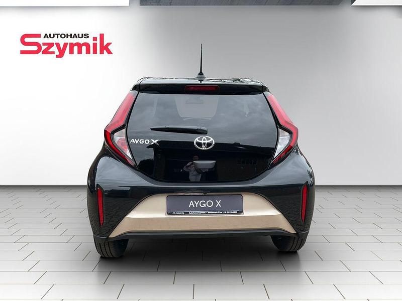 Neu Toyota Aygo 72 PS (52 kW) 2025 Gingerbeige Kleinwagen