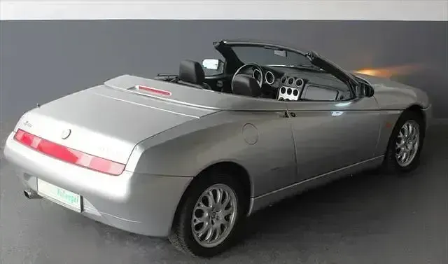 Gebraucht Alfa Romeo Spider 150 PS (110 kW) 2001 Silber Cabrio