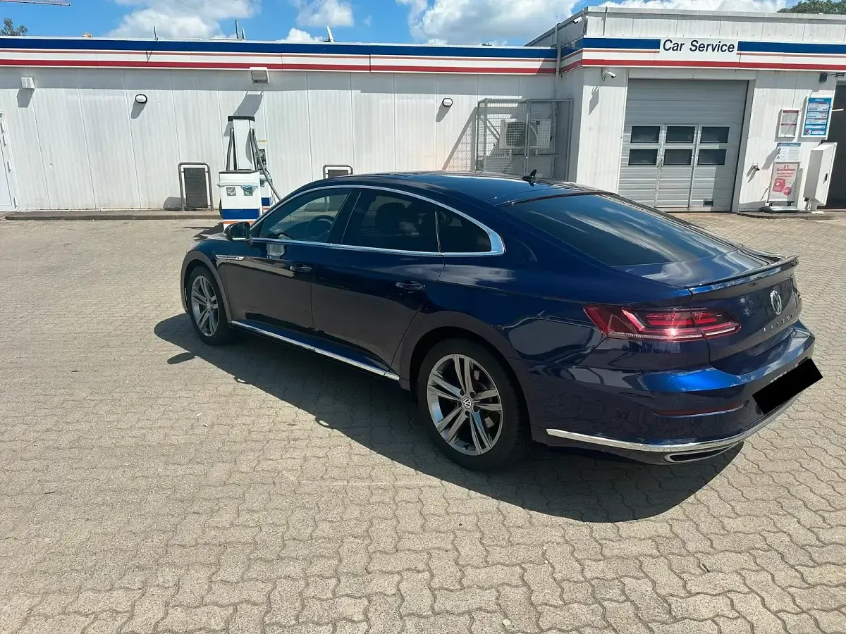 Gebraucht VW Arteon R-line 190 PS (139 kW) 2018 Blau Kleinwagen